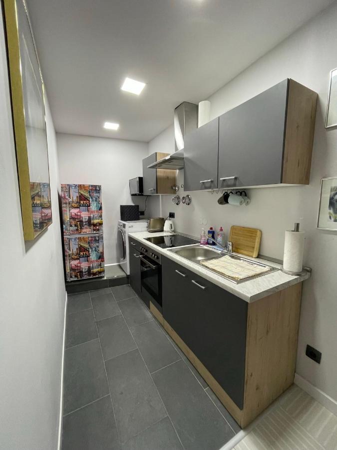 Bright: Flat With Balcony - Kitchen - Free Parking Appartement Berlijn Buitenkant foto
