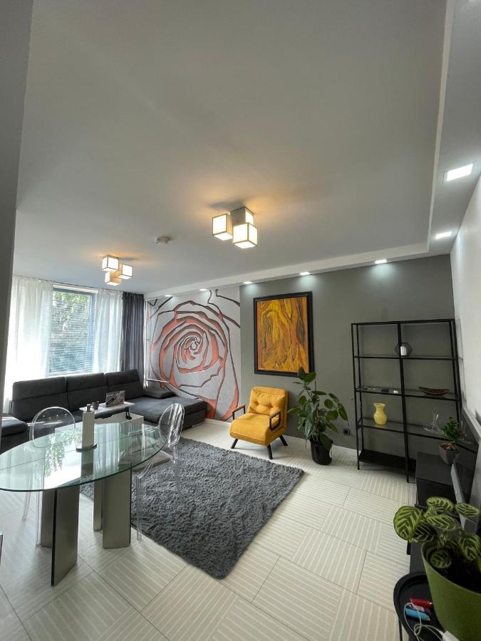 Bright: Flat With Balcony - Kitchen - Free Parking Appartement Berlijn Buitenkant foto
