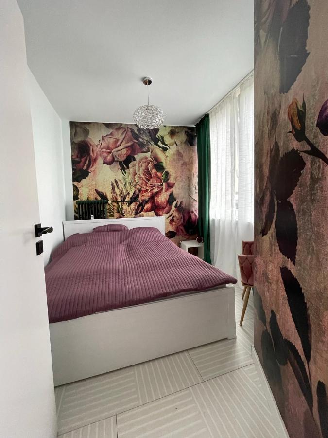 Bright: Flat With Balcony - Kitchen - Free Parking Appartement Berlijn Buitenkant foto